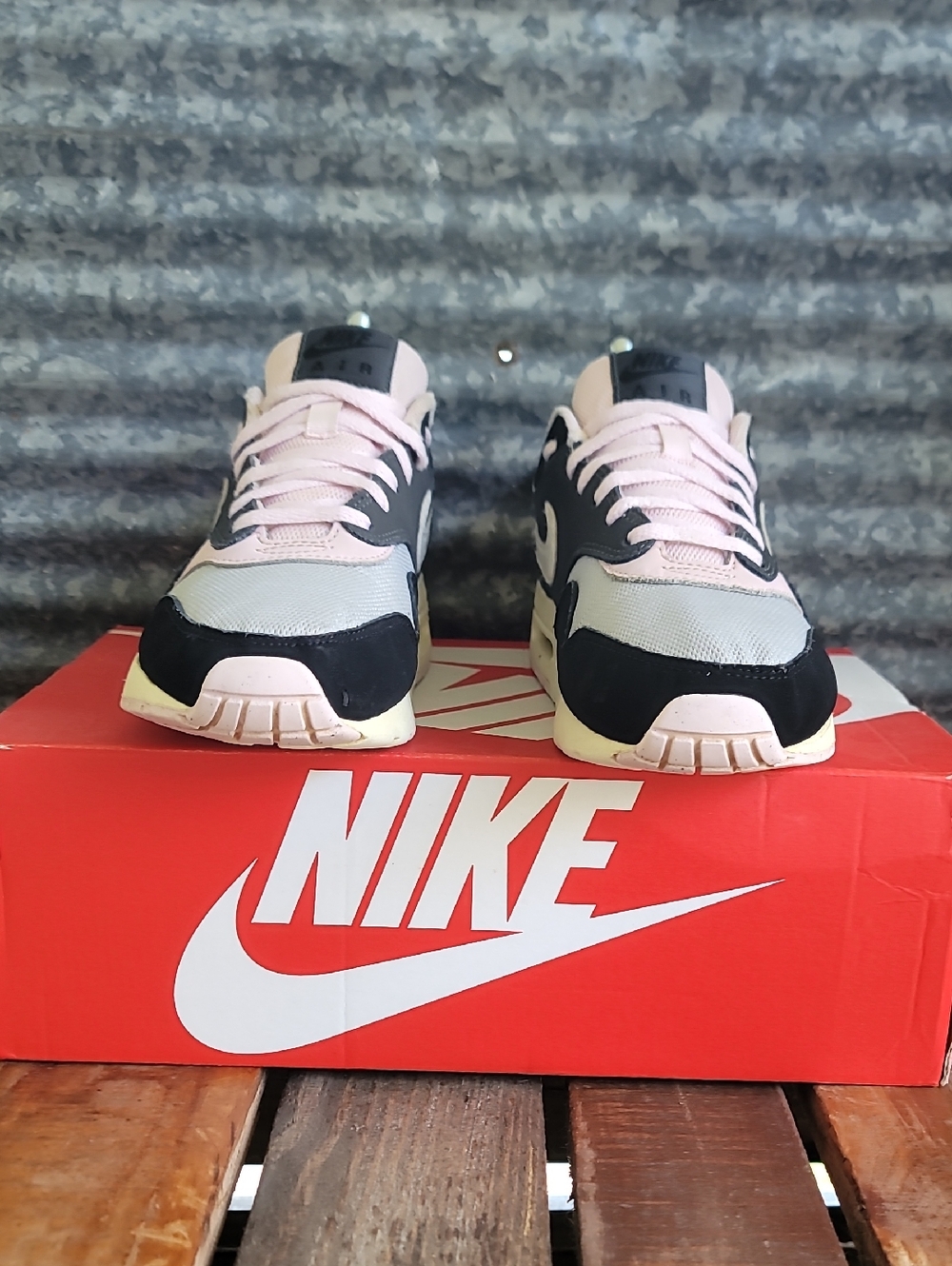 Nike Air Max 1 "Black Anthracite Pink Foam" Wmns 7.5 Ships Today - Picture 3 of 9
